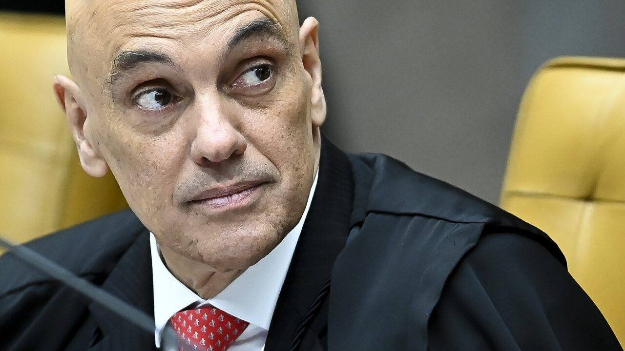 Alexandre de Moraes deve enviar relatório final do inquérito do golpe para a PGR nesta terça-feira (26)