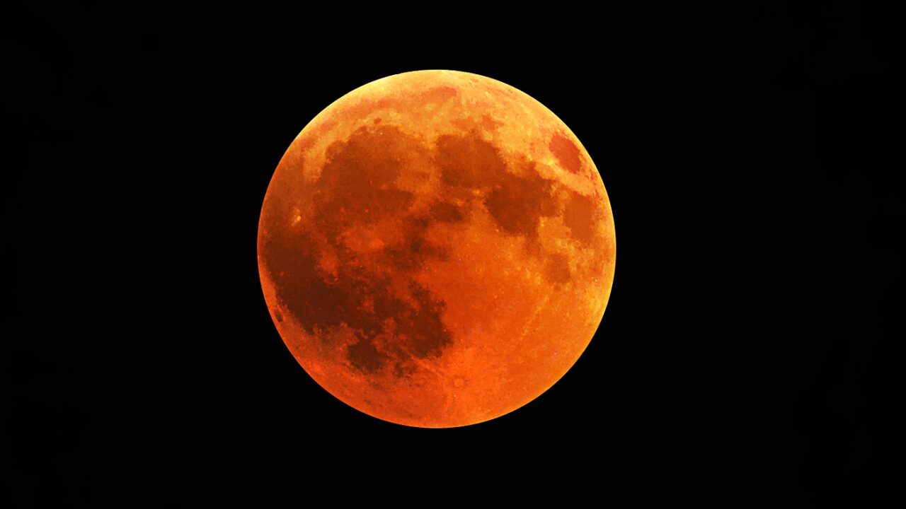 ‘Lua de Sangue’: primeiro eclipse lunar de 2025 acontece nesta sexta (14); saiba detalhes