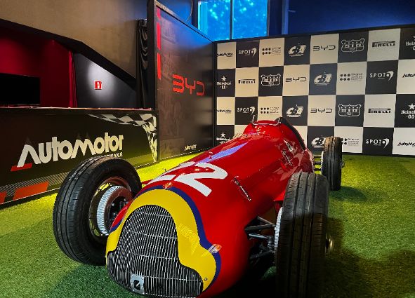 Réplica única de Fórmula 1 histórica de Juan Manuel Fangio é atração em exposição de automobilismo em São Paulo