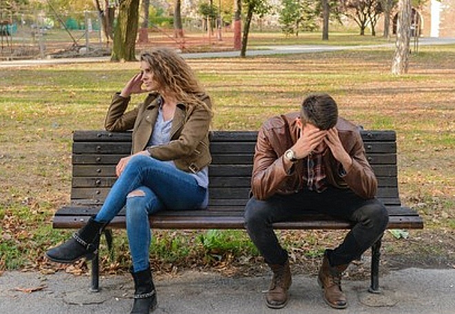 Os Opostos se Atraem ou se Destroem? O Mito do Amor Romântico