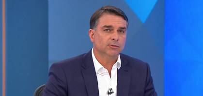Flávio Bolsonaro sai em alta de sabatina, mas fala sobre clima vira ponto de pressão