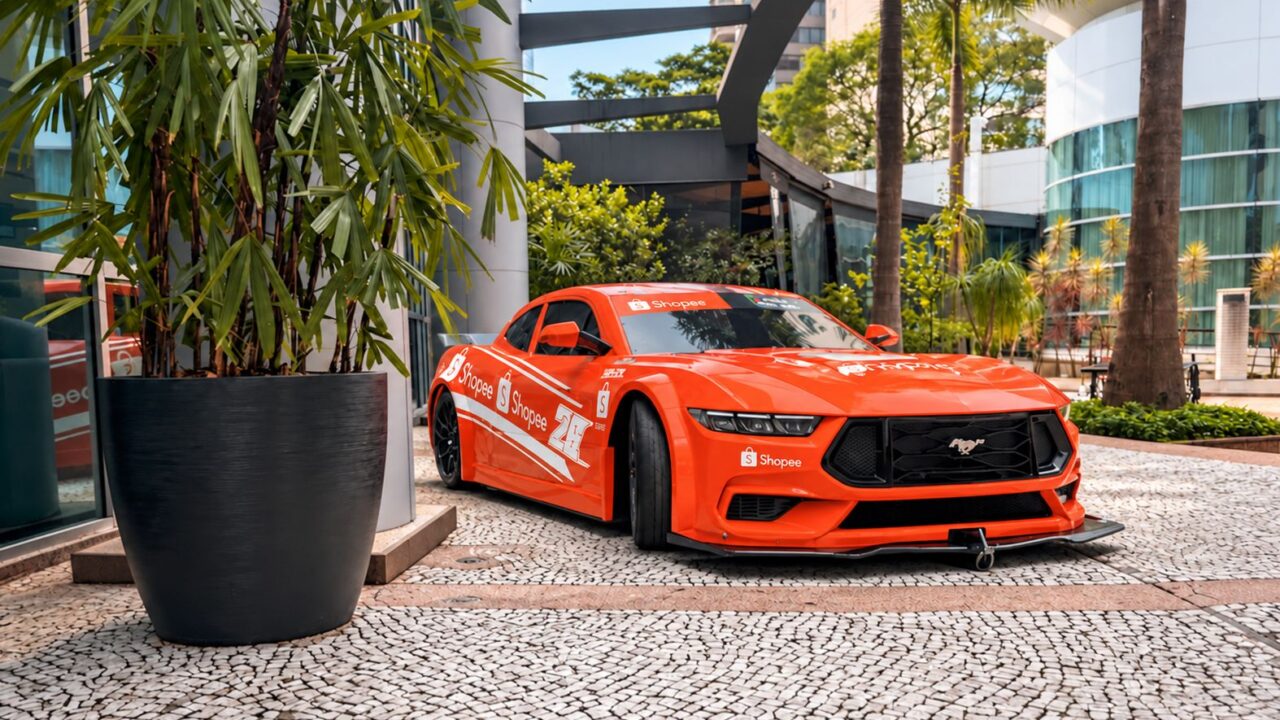 Shopee leva réplica de carro da NASCAR à AutoMotor Experience e reforça seu compromisso com a cultura e o automobilismo no Brasil